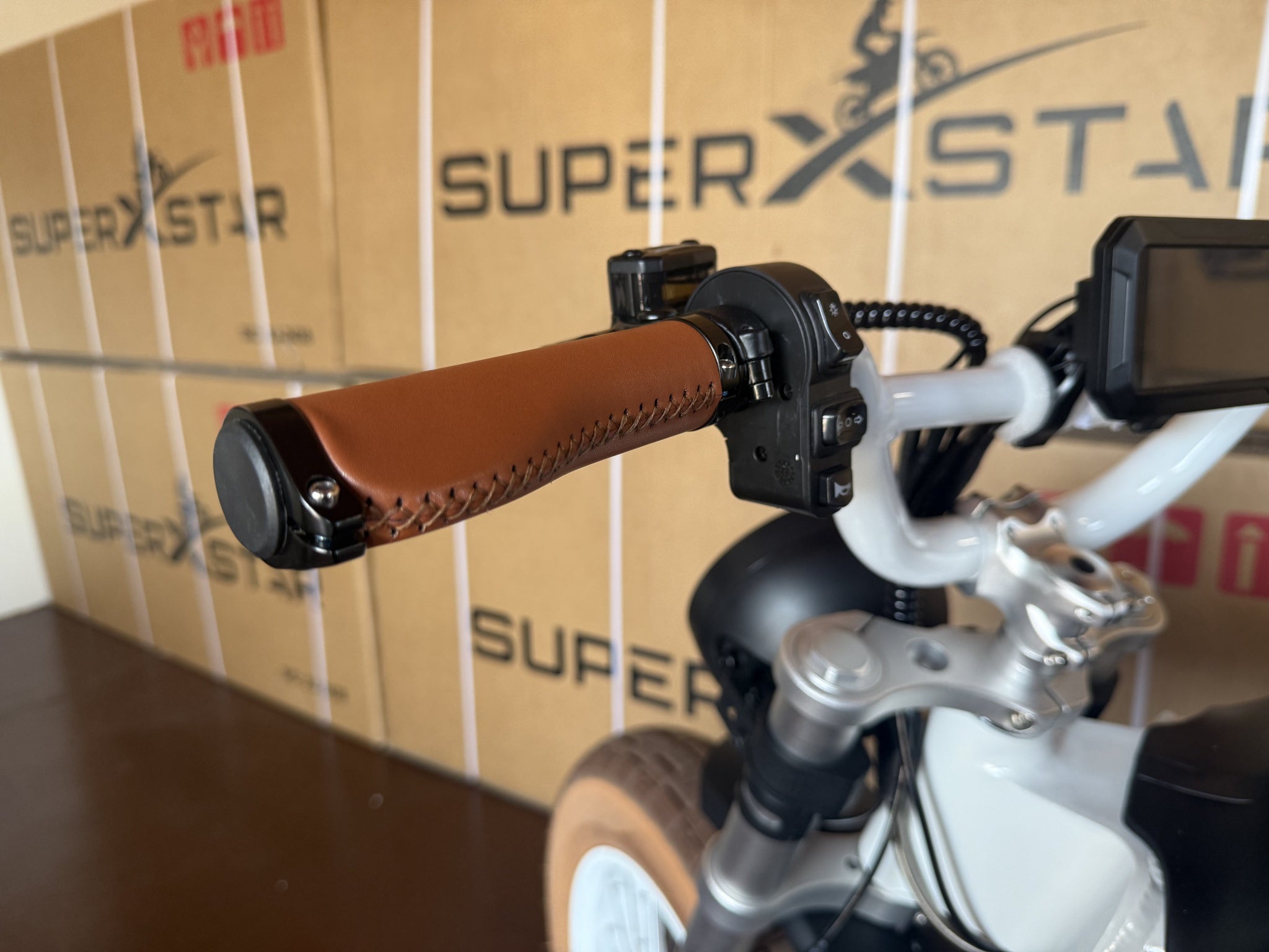 Super X Star Tankrunnner - Black & White - Super X Star